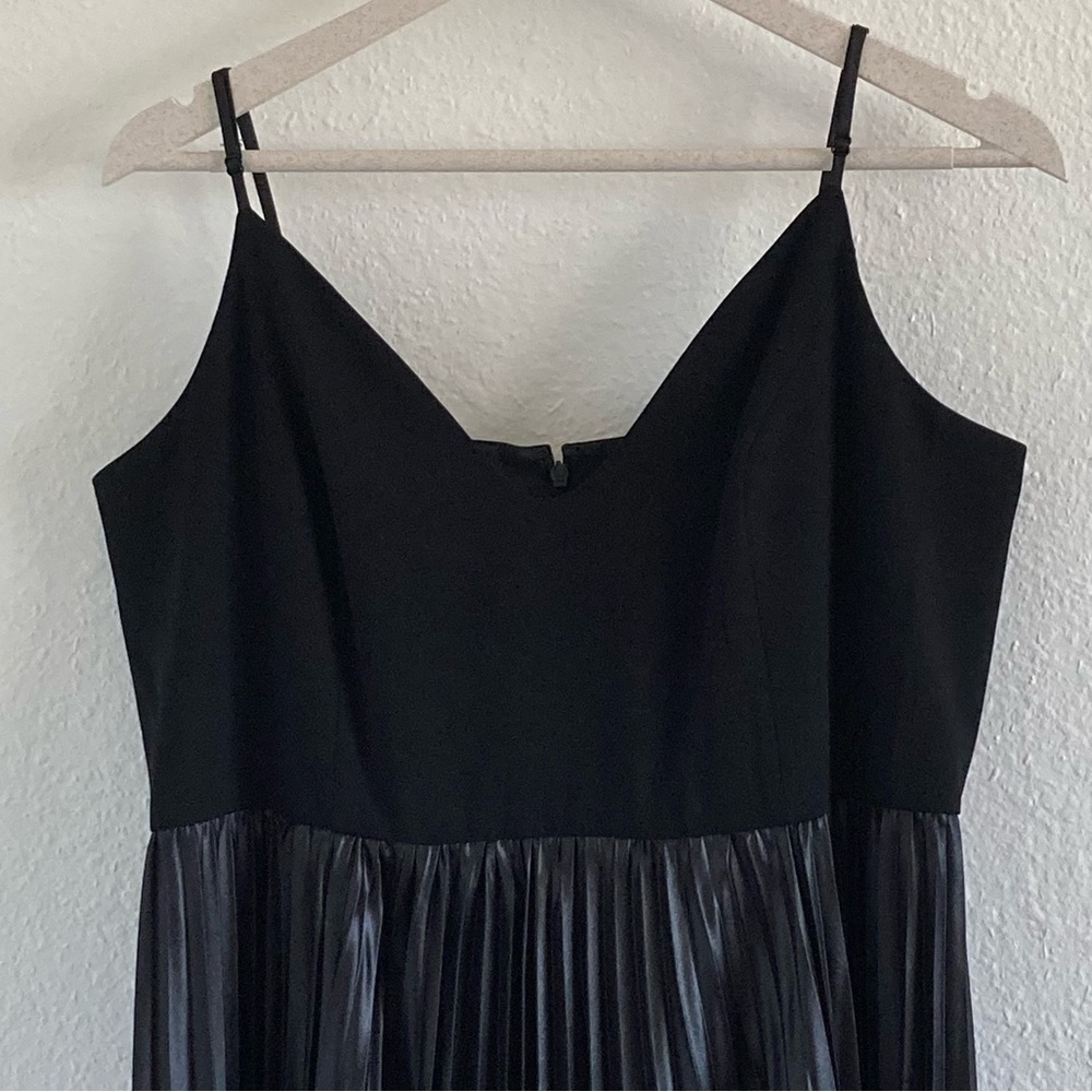 HALSTON Black Pleated Midi Dress 14 - Picture 5 of 10